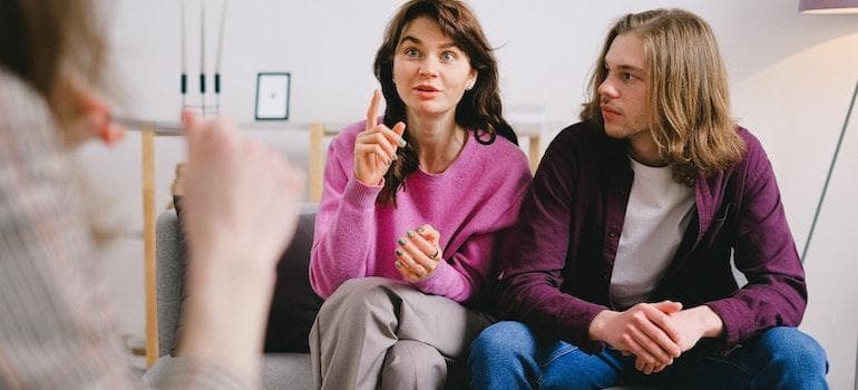 A couple in family therapy for addiction recovery.